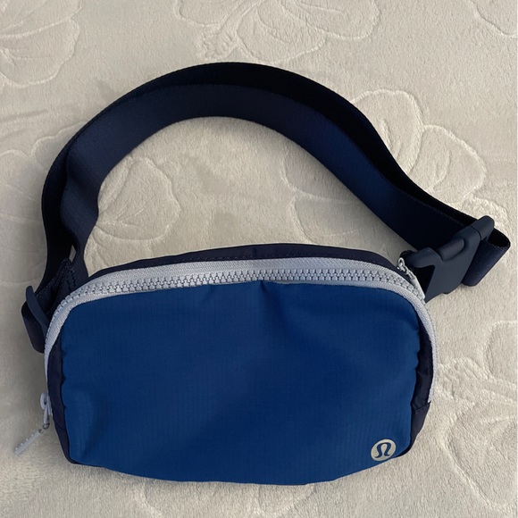 lululemon athletica Handbags - NWOT Lululemon Everywhere Belt Bag Symphony Blue/Night Sea